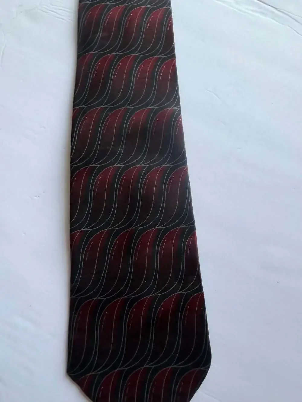 Alexander Julian Colours Men's 100% Silk Necktie with Red and Black Wave Pattern